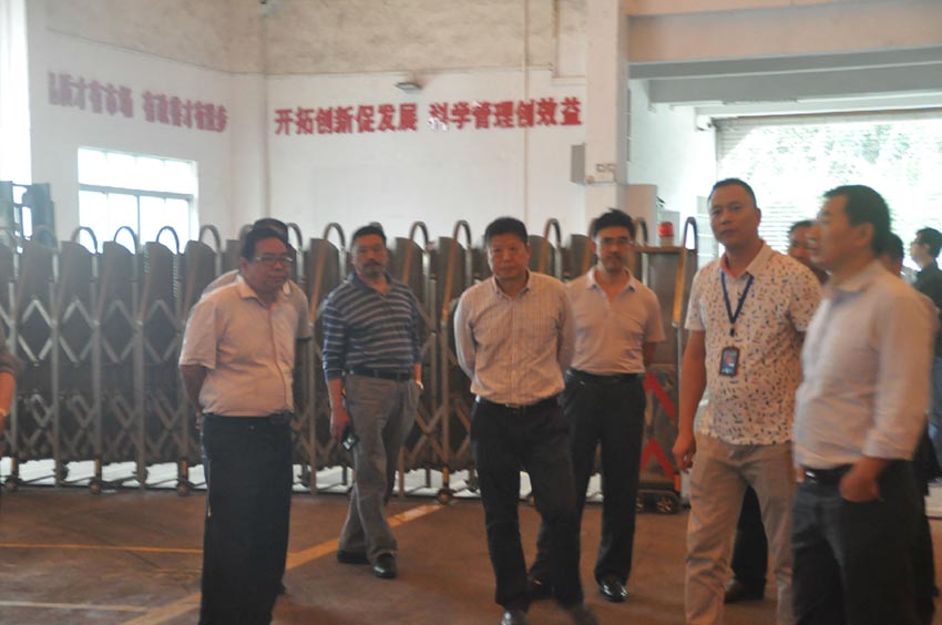 四川省乐山峨边县领导一行莅临榴莲AV舒服黄浏览参观指导